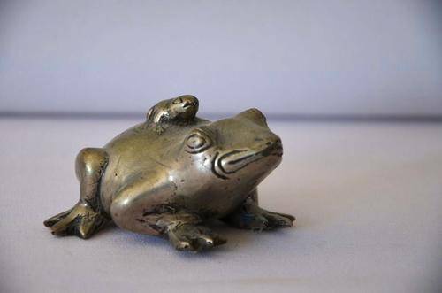 Metal frog with baby frog on its' back