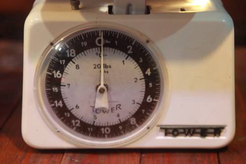 VINTAGE KITCHEN SCALE
