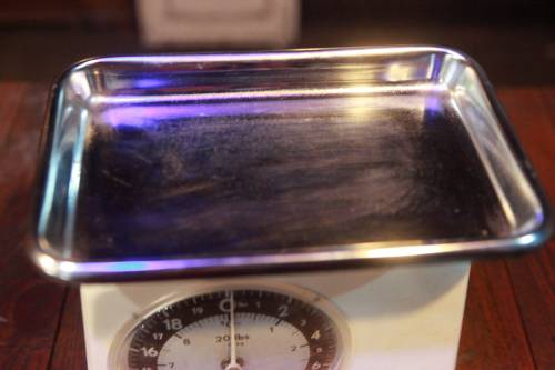 VINTAGE KITCHEN SCALE