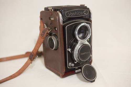 RARE VINTAGE YASHICA-C REFLEX CAMERA IN CASE