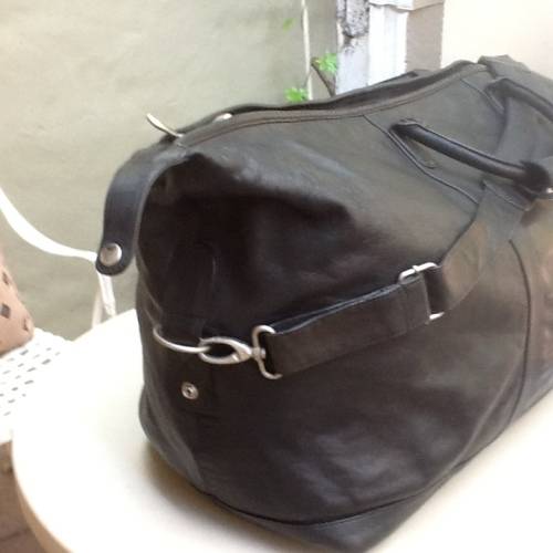 A Beautiful Black Leather Holdall.
