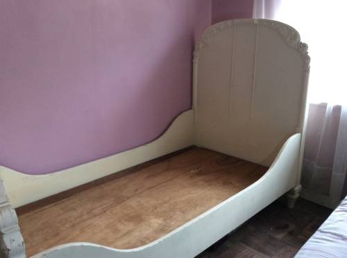 A Beautiful Vintage Sturdy Wooden Single Bed with Lovely Detail.