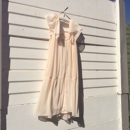 A NEW Very Pretty Pastel  Dress. Size : 36.  Label,  H & M.  Made in Sweden.
