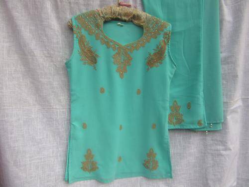 A Green Three Piece Pants Suit, Top, Pants and Shash.  Size : Small.