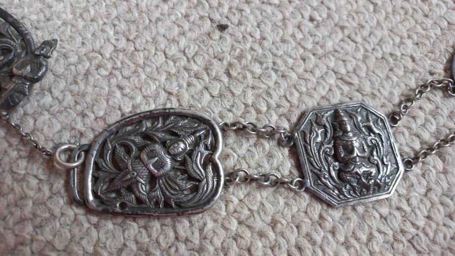 AN INTERESTING 236 gram BELLY CHAIN WHICH LOOKS SILVER-READ BELOW