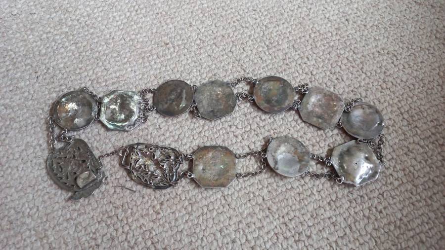 AN INTERESTING 236 gram BELLY CHAIN WHICH LOOKS SILVER-READ BELOW