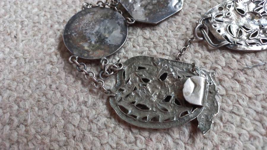 AN INTERESTING 236 gram BELLY CHAIN WHICH LOOKS SILVER-READ BELOW