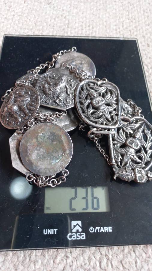 AN INTERESTING 236 gram BELLY CHAIN WHICH LOOKS SILVER-READ BELOW