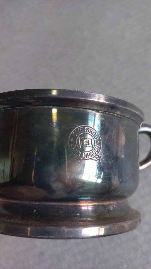 A VERY SCARCE OLD CHRISTENING CUP HALLMARKED AND 267 grams  !!!!!!