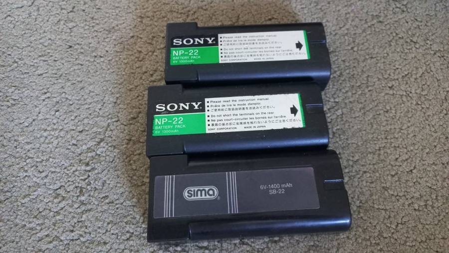 SONY CAM CORDER AF8 IN GOOD CONDITION-THREE BATTERIES