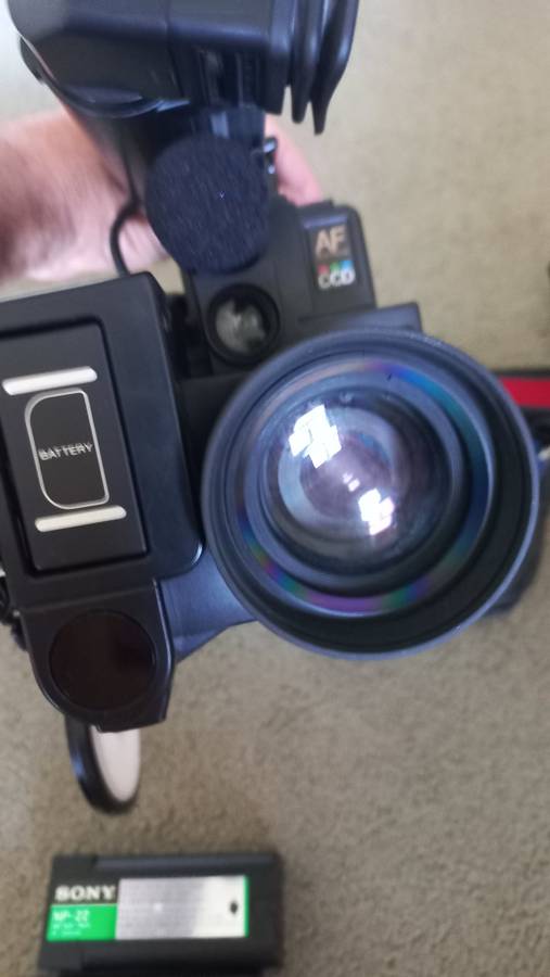 SONY CAM CORDER AF8 IN GOOD CONDITION-THREE BATTERIES