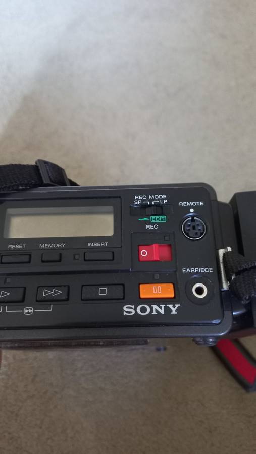 SONY CAM CORDER AF8 IN GOOD CONDITION-THREE BATTERIES