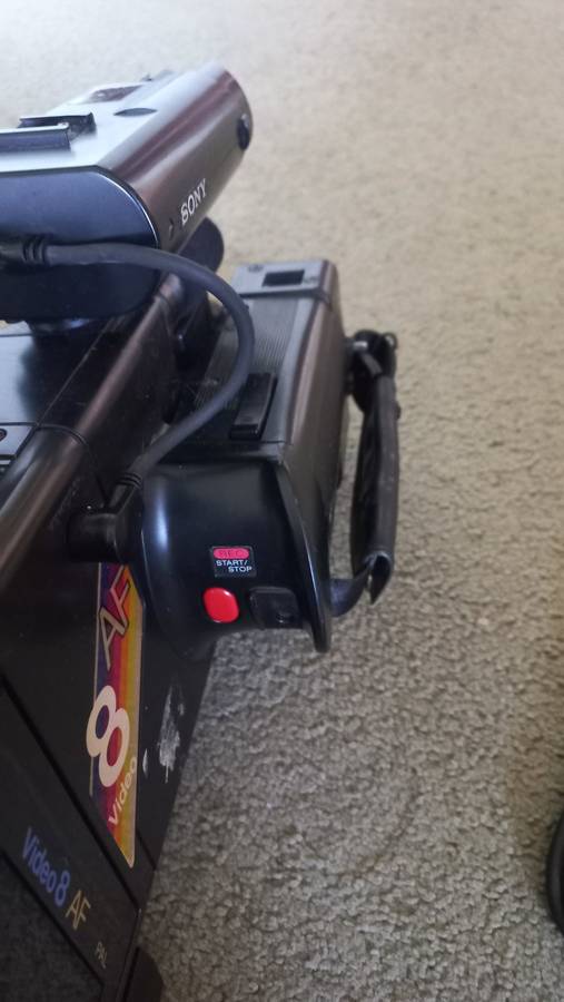 SONY CAM CORDER AF8 IN GOOD CONDITION-THREE BATTERIES