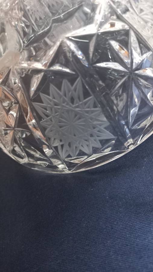 A VERY FINE HAND MADE DANISH CRYSTAL BOWL WITH LID 1.5Kgs !!! EX DANISH CONSULATE !!!