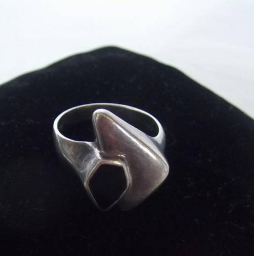 A LOVELY SILVER AND ONYX RING - HAND CRAFTED ORIGINAL