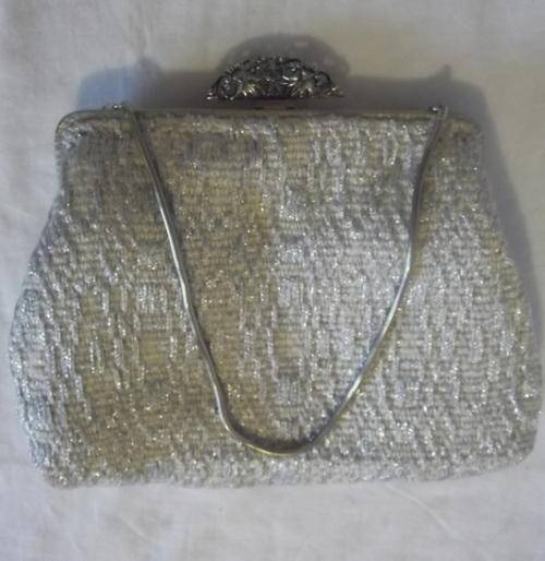 CLASSY SILVER EVENING BAG WITH A STUUUNING CLASP