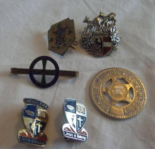 COLLECTION OF BADGES