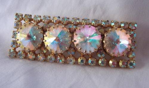 PRETTY RAINBOW CRYSTAL BROOCH   VINTAGE AND PERFECT