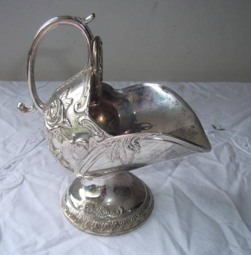 LOVELY AND ORNATE S/P SUGAR BASIN WITH SCOOP