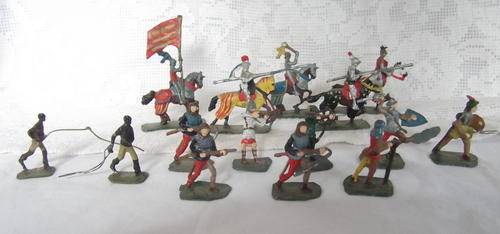 15 VINTAGE LEAD FIGURINES - MADE IN SOUTH AFRICA - TOY COLLECTORS