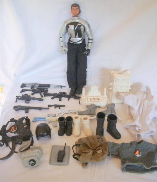 FULLY LOADED ACTION MAN WITH LOTS OF ACCESORIES