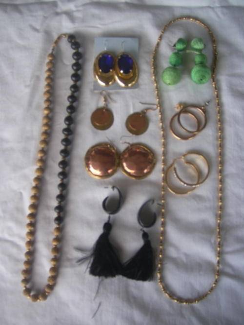SEVEN PAIRS OF EARRINGS AND TWO NECKLACES - LOVELY COLLECTION TO SEE - POSTAGE ONLY R25