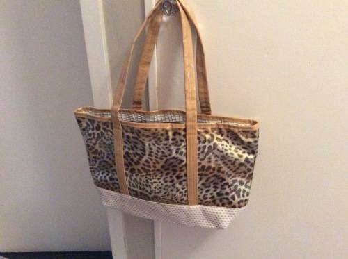 Stunning leapard print handbag