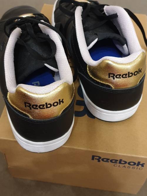 Reebok sneakers size 4