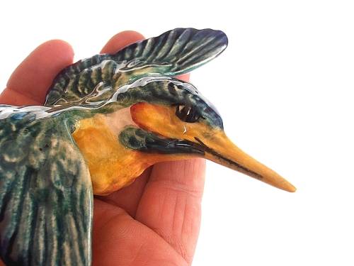 Three graduated porcelain Beswick kingfishers, wall plaques