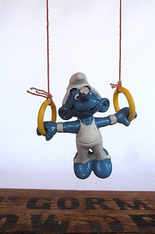 40510 Ring Gymnast Smurf, Vintage Smurfs figure, Shipping will only be charged once!
