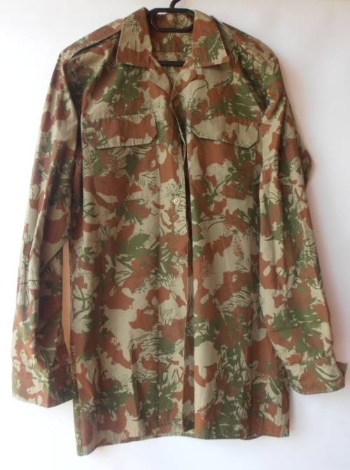Vintage camo army shirt, excellent condition, bright colours, XL