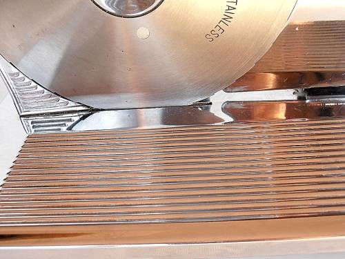 Beautiful vintage Pineware bread slicer, nice condition