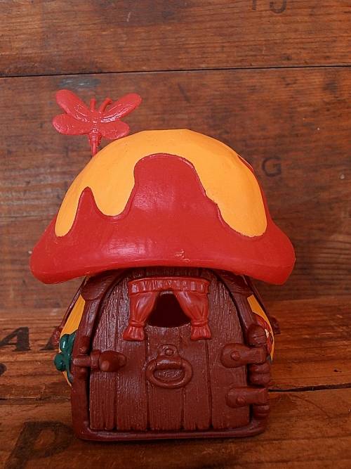 Red/yellow Smurf Cottage, EXCELLENT COND.,Vintage Smurfs figure, Shipping will only be charged once!