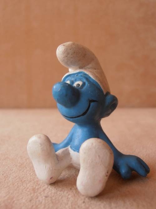 20026 Sitting Smurf, vintage Smurfs figure. Shipping will only be charged once!