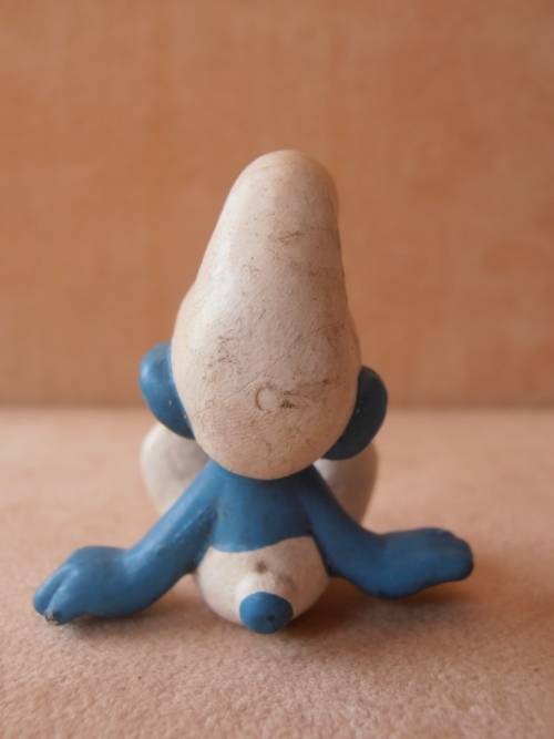 20026 Sitting Smurf, vintage Smurfs figure. Shipping will only be charged once!
