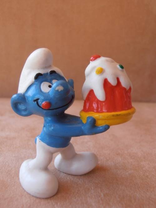 20100 Cake Smurf (McDonald's), vintage Smurfs figure. Shipping will only be charged once!