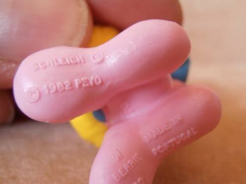 51911 Praying Smurfette CHRISTMAS Smurf, vintage Smurfs figure.