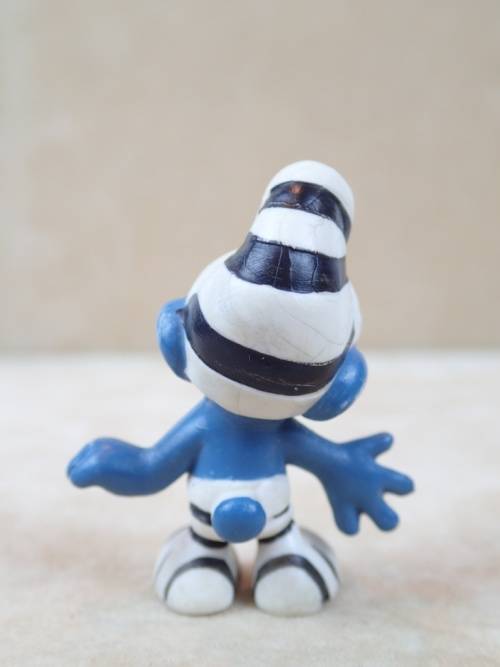 20010 Prisoner Smurf, vintage Smurfs figure. Shipping will only be charged once!