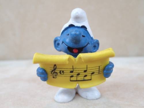 20038 Singer Smurf, vintage Smurfs figure. Shipping will only be charged once!