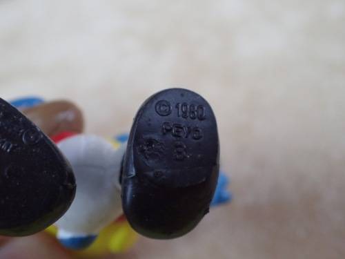 20132 Football (Am.) Smurf, vintage Smurfs figure. Shipping will only be charged once!