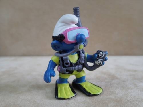 20466 Scuba Diver Smurf, vintage Smurfs figure. Shipping will only be charged once!
