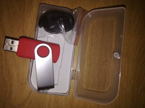 6 x USB 2.0 - Branded flash drive