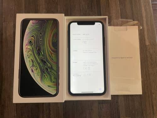 **GENUINE APPLE**iPhone XS**64GB**Space Grey**Original box charger**