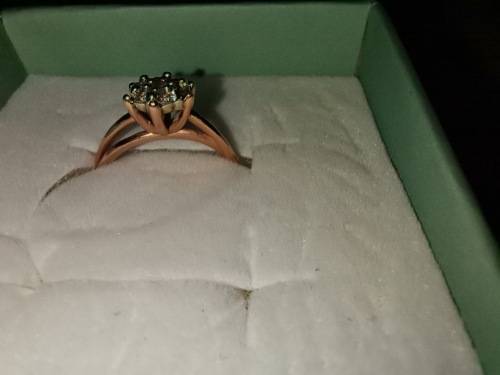 9ct Rose Gold Shank Cluster ring