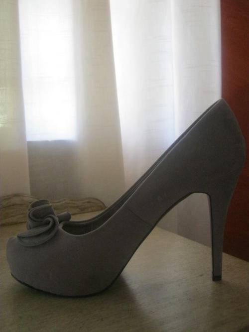 Madison Suede Grey Stiletto with flower detail sz7