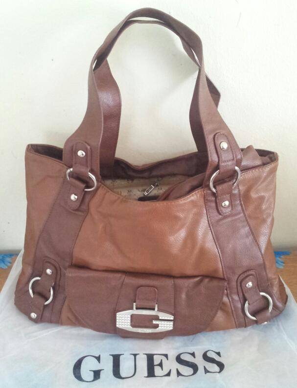 AUTHENTIC LADIES GUESS HANDBAG