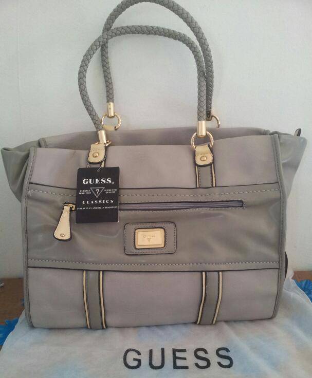AUTHENTIC LADIES GUESS HANDBAG