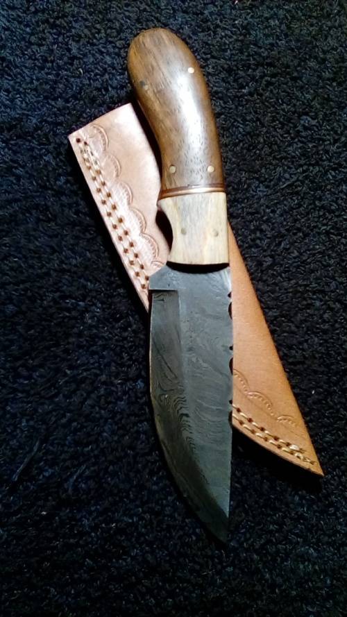 Hand Made Damascus Steel Hunting Knife