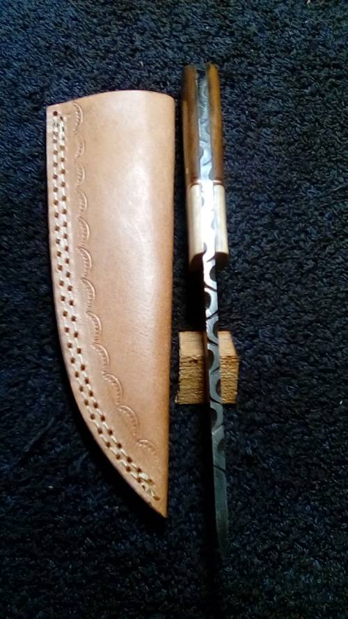 Hand Made Damascus Steel Hunting Knife
