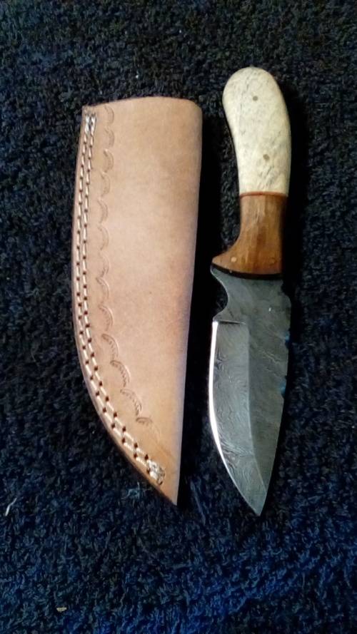 Hand Made Damascus Steel Knife